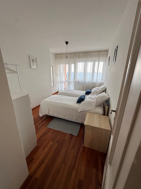 Double bedroom with parquet floor of the apartment in Grado