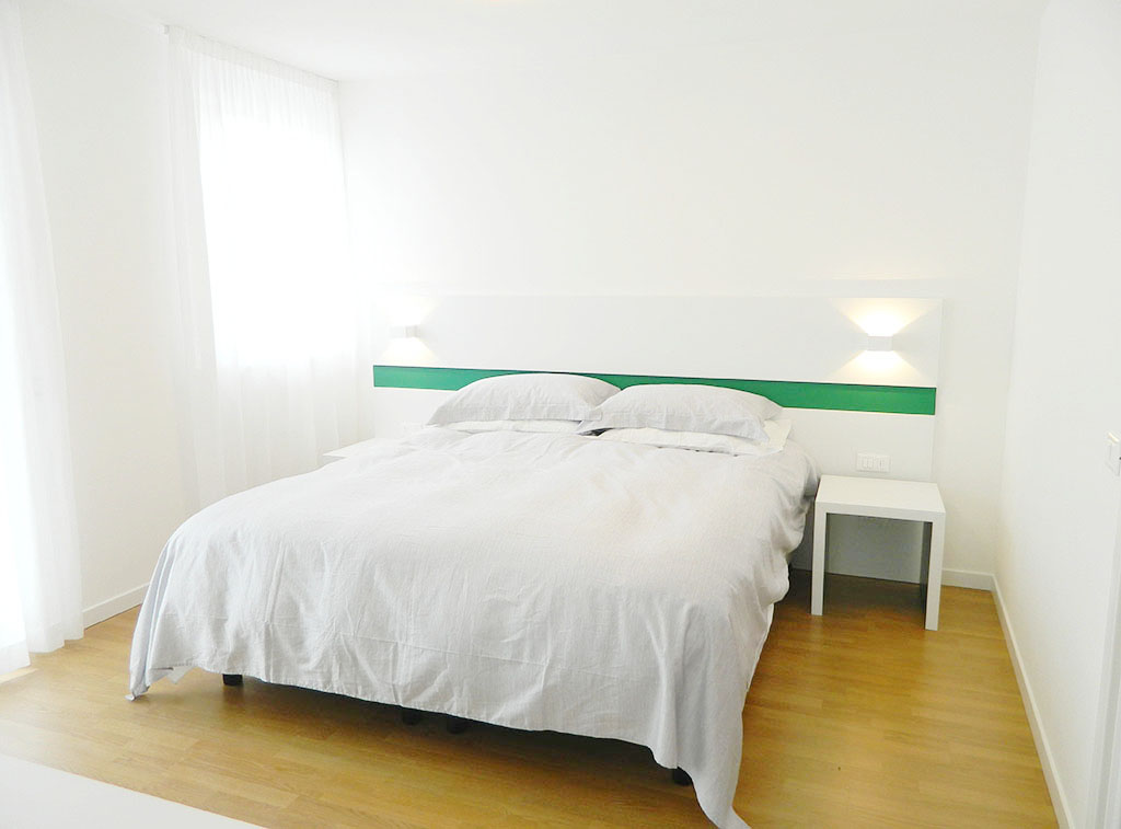 Detail der Möblierung und Räume des Superior-Apartments, Palamostre Residence Udine