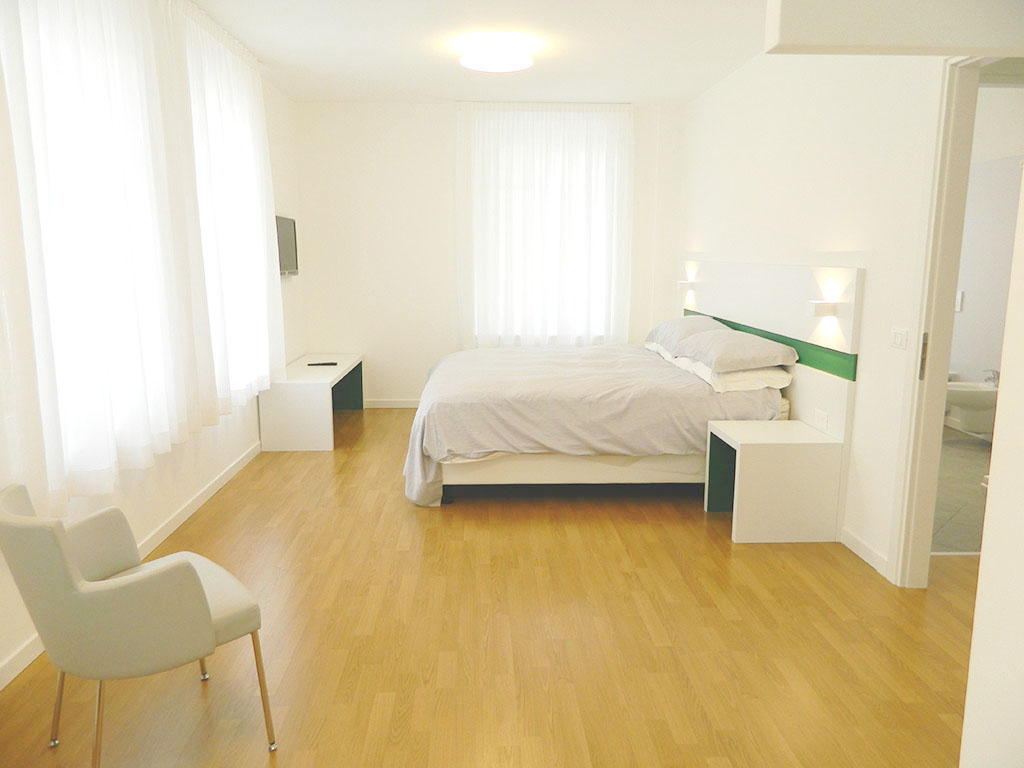 Privates Bad des Deluxe-Apartments mit 60 m² und großer Dusche, Palamostre Residence, Udine
